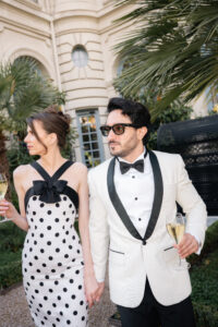 Retro-inspired wedding couple in Barcelona Gothic Quarter